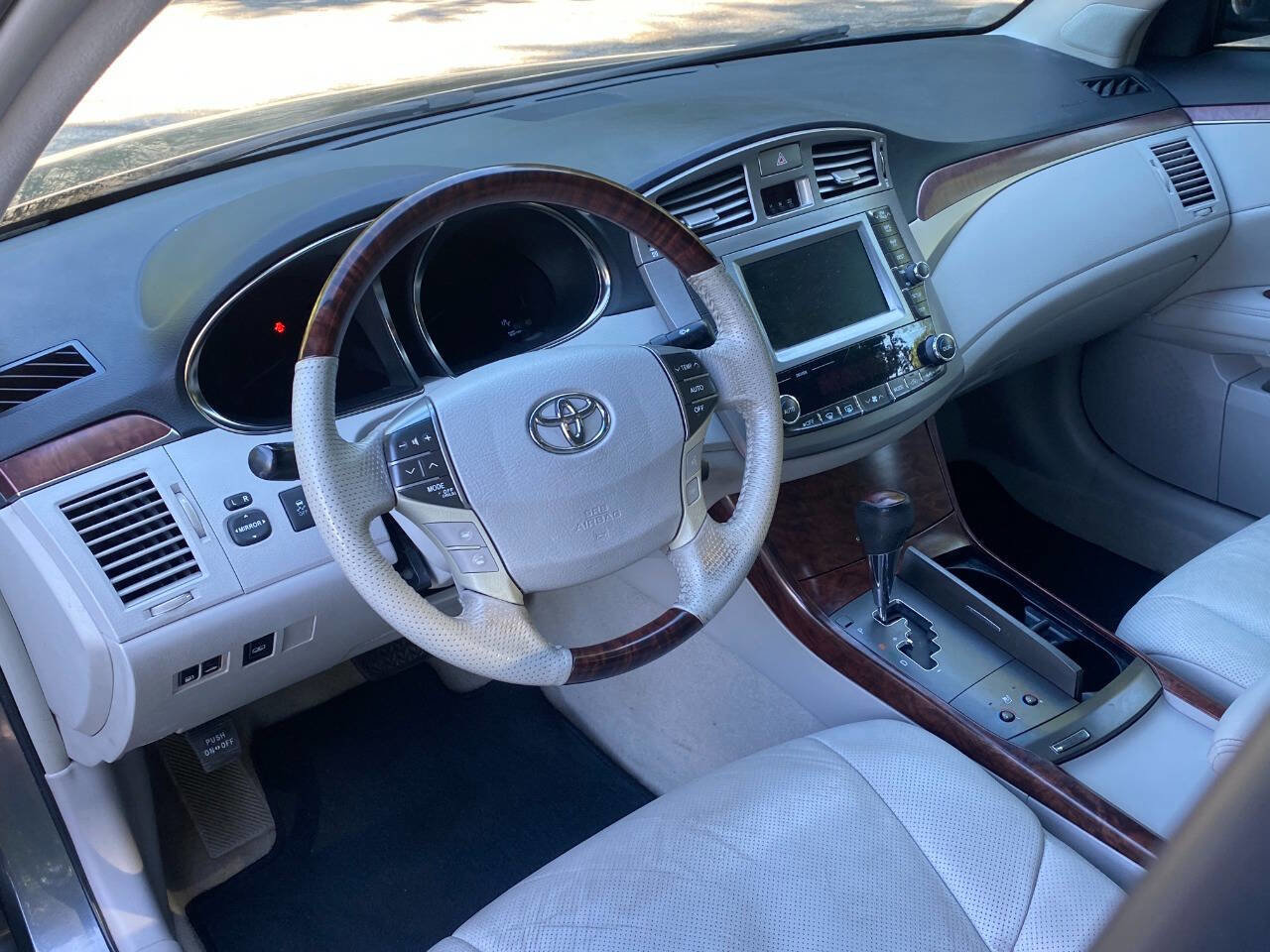 Used 2012 Toyota Avalon Limited FWD image 13