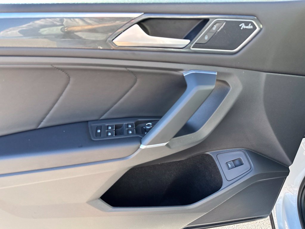 Used 2018 Volkswagen Tiguan SEL Premium FWD image 18