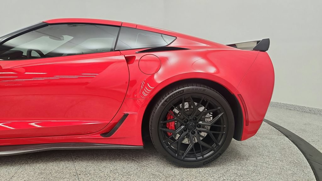 Used 2015 Chevrolet Corvette Z06 w/ Chrome Badge Package RWD image 22