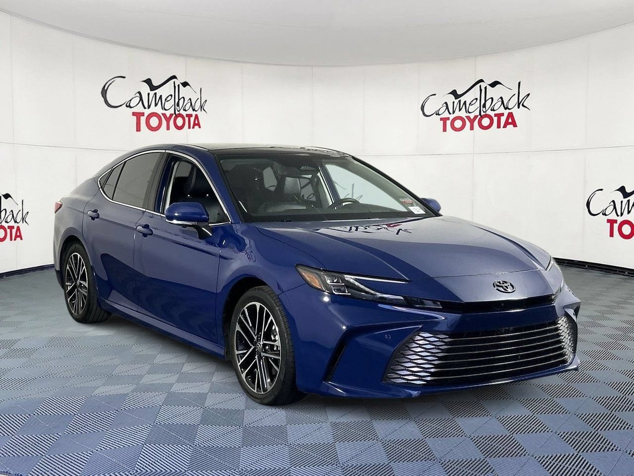 Used 2025 Toyota Camry XLE w/ Premium Plus Package FWD image 3