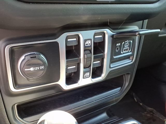 Used 2025 Jeep Wrangler Unlimited Sahara AWD/4WD image 19
