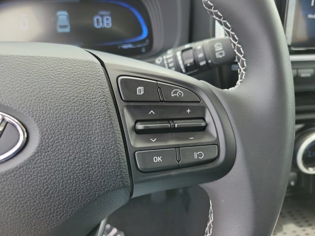 Used 2025 Hyundai Venue Limited FWD image 21