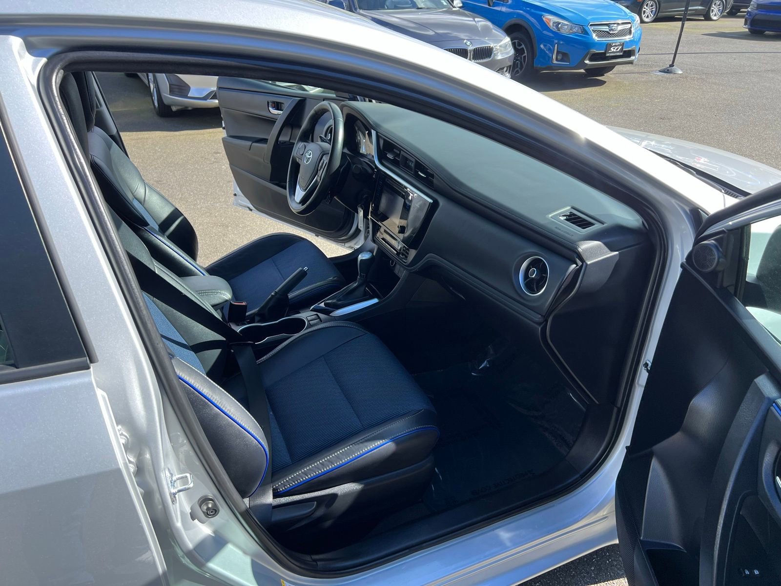 Used 2017 Toyota Corolla SE w/ Carpet Mat Package (TMS) FWD image 24