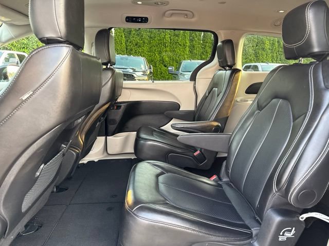 Used 2024 Chrysler Pacifica Touring-L FWD image 17