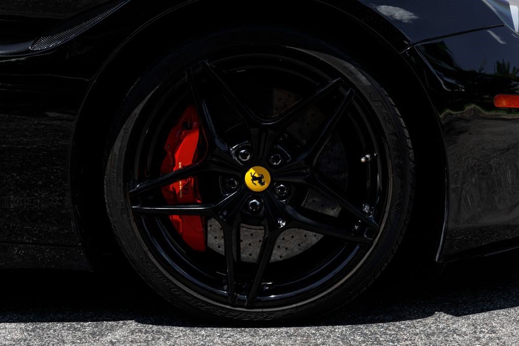 Used 2017 Ferrari California T RWD image 38