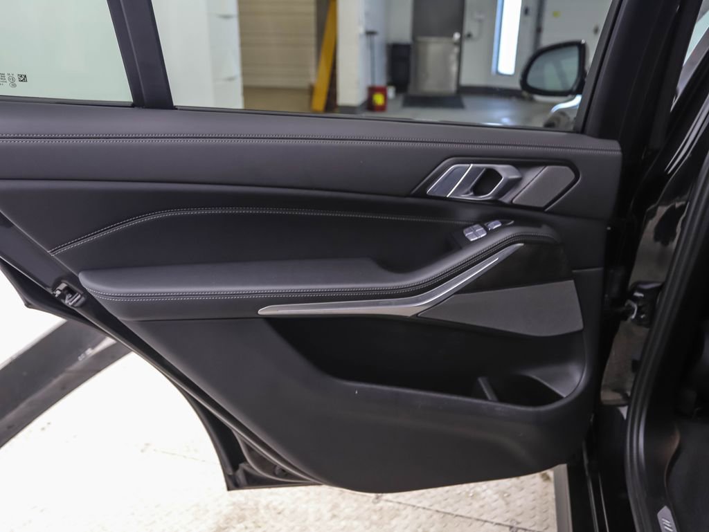 Used 2024 BMW X7 xDrive40i w/ Executive Package image 19