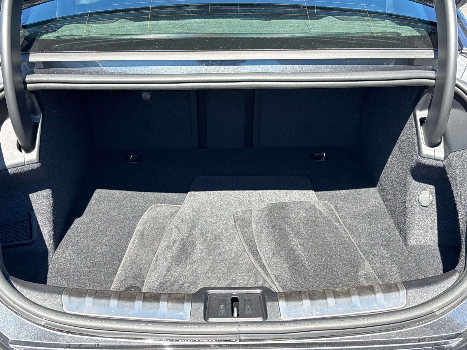 Used 2022 Audi e-tron GT Prestige image 11