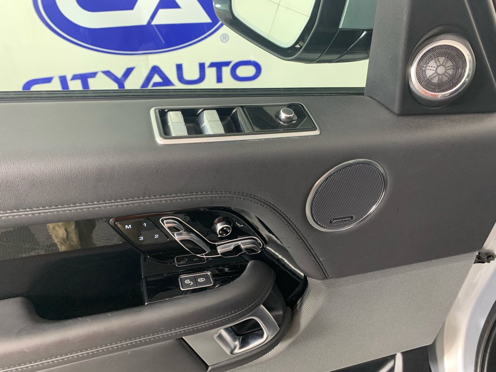Used 2019 Land Rover Range Rover HSE image 13