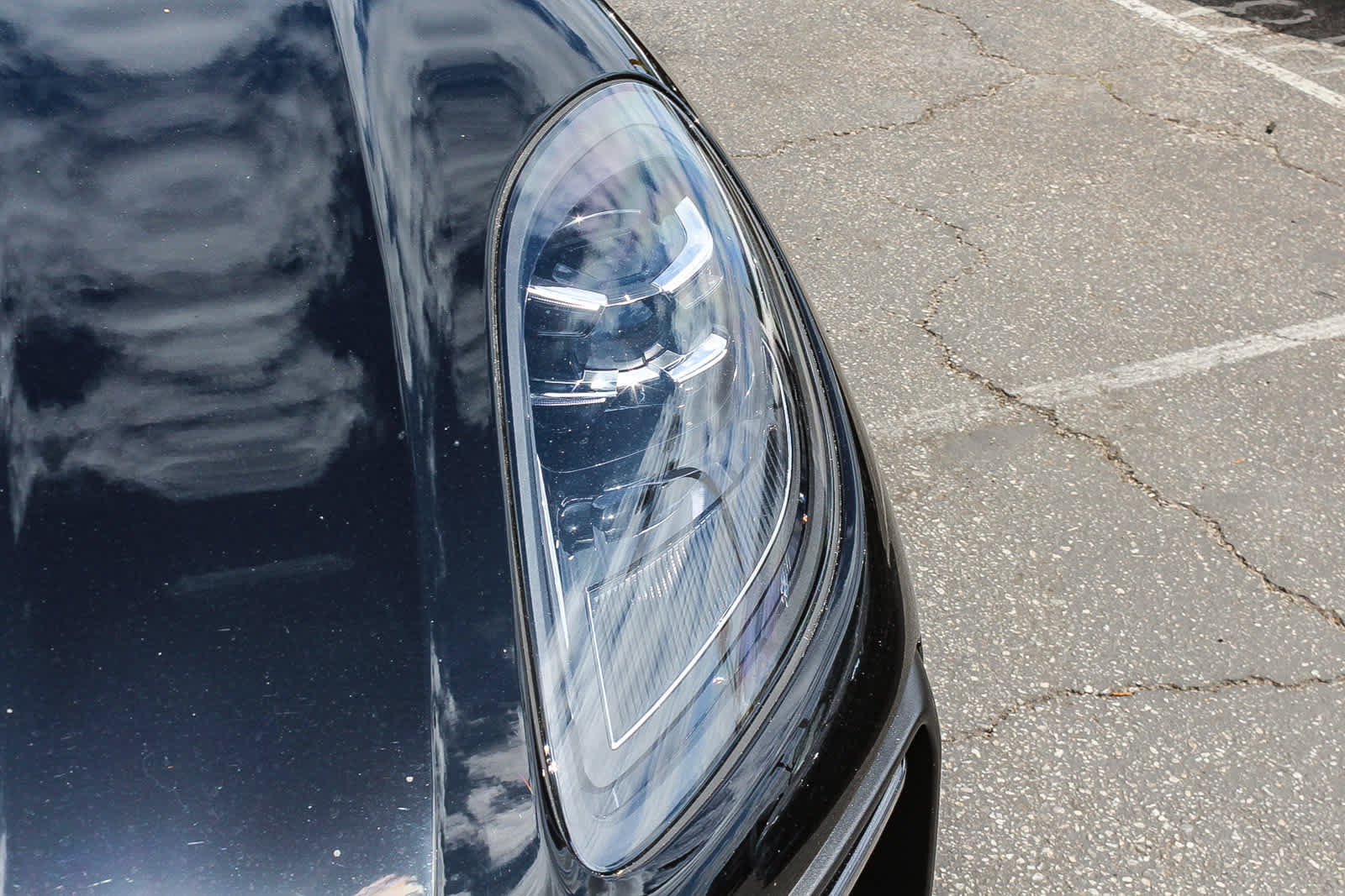 Used 2023 Porsche Macan AWD/4WD image 10