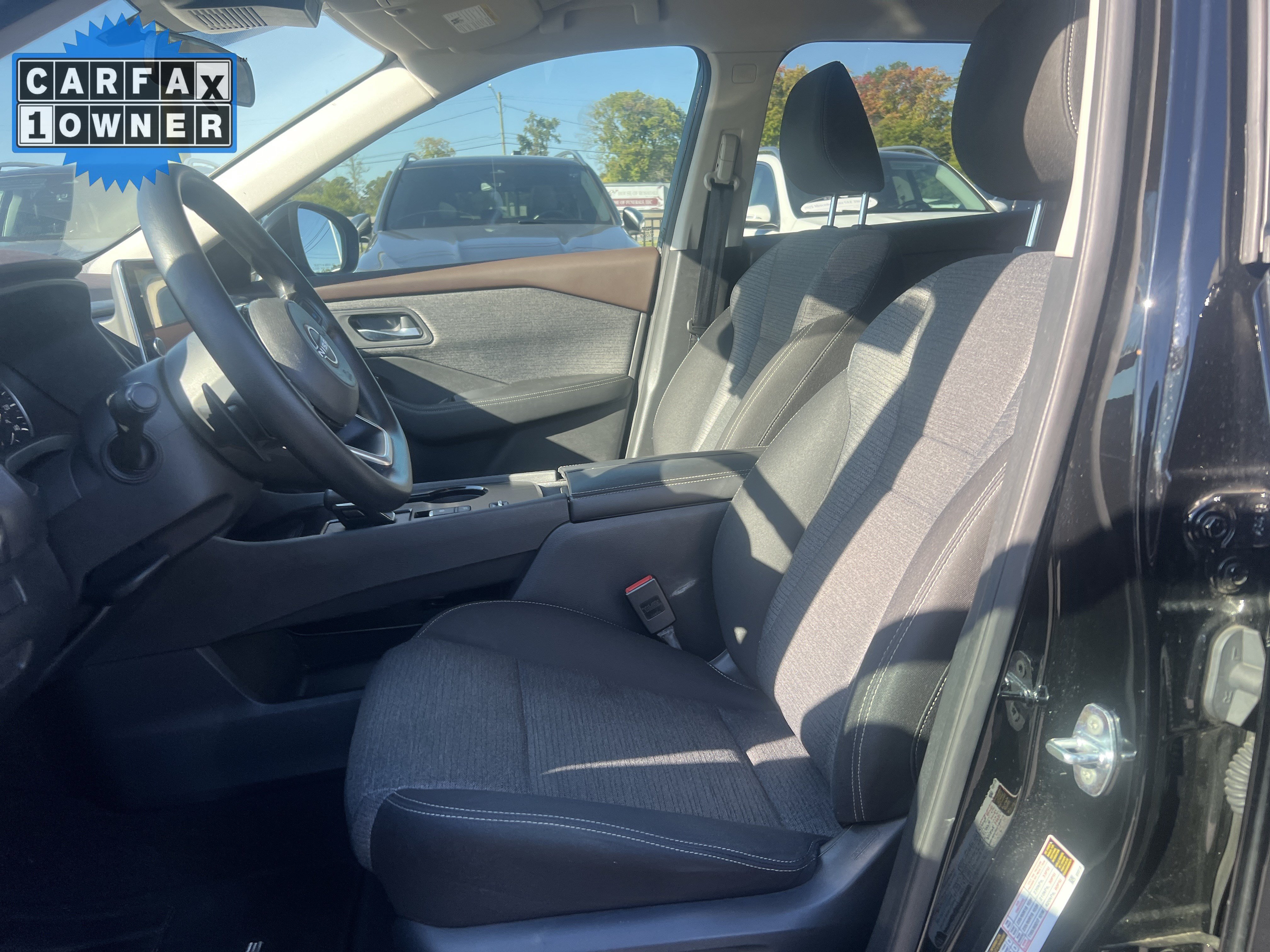 Used 2022 Nissan Rogue SV FWD image 16