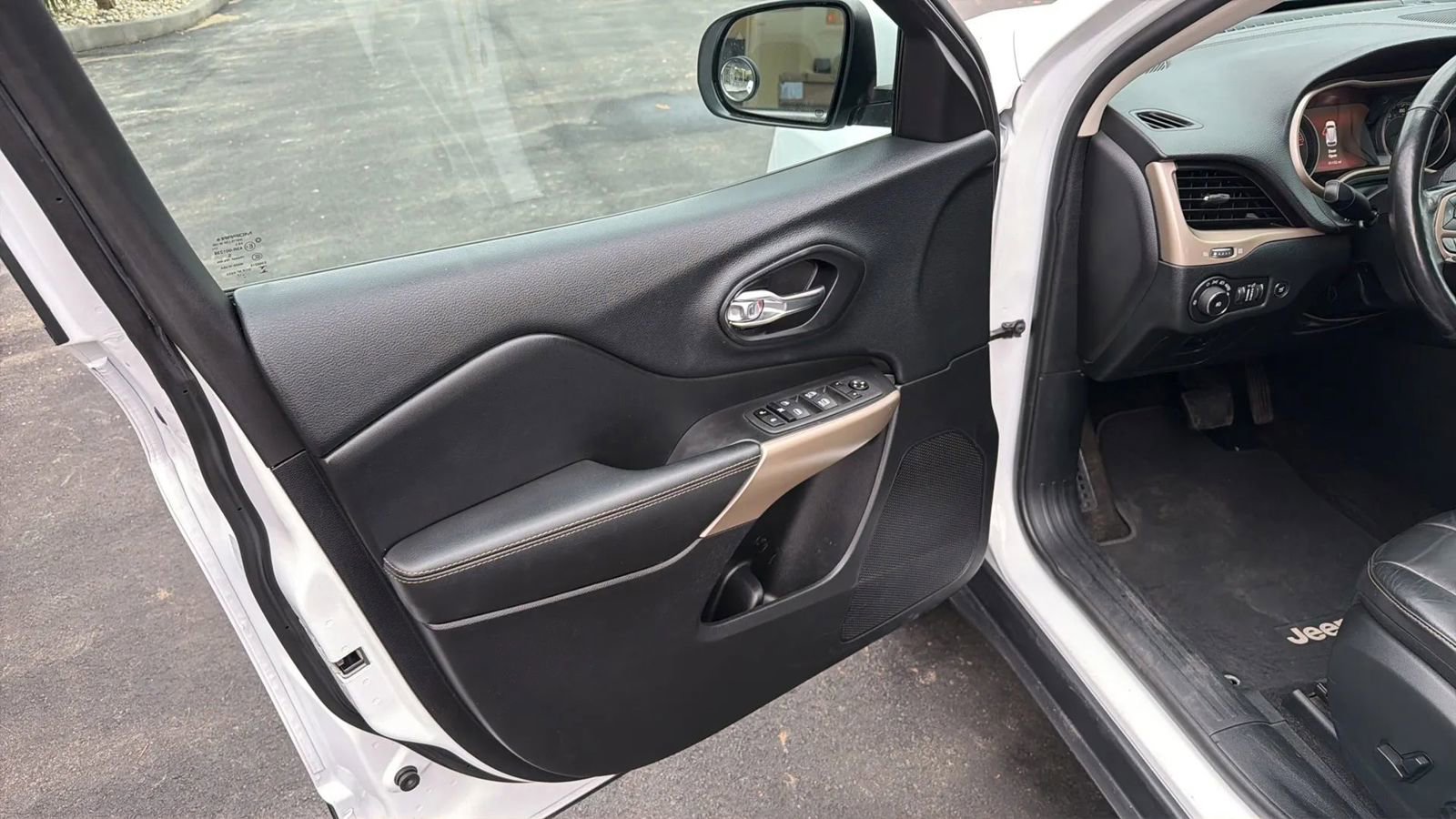 Used 2018 Jeep Cherokee Limited w/ High Altitude Package image 8