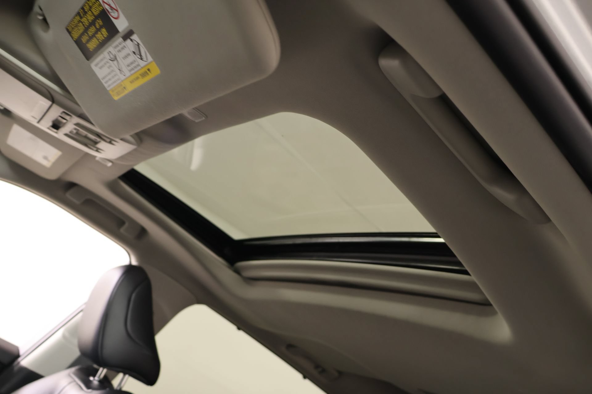 Used 2024 Toyota Highlander XLE FWD image 16