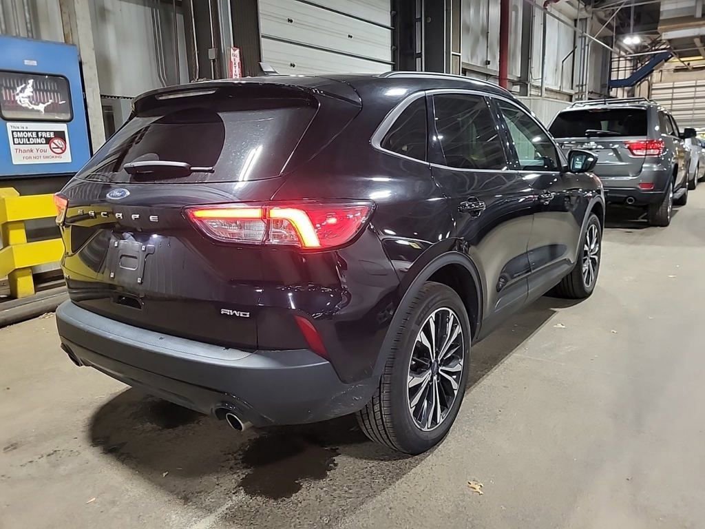 Used 2022 Ford Escape SE w/ SE Sport Appearance Package image 10