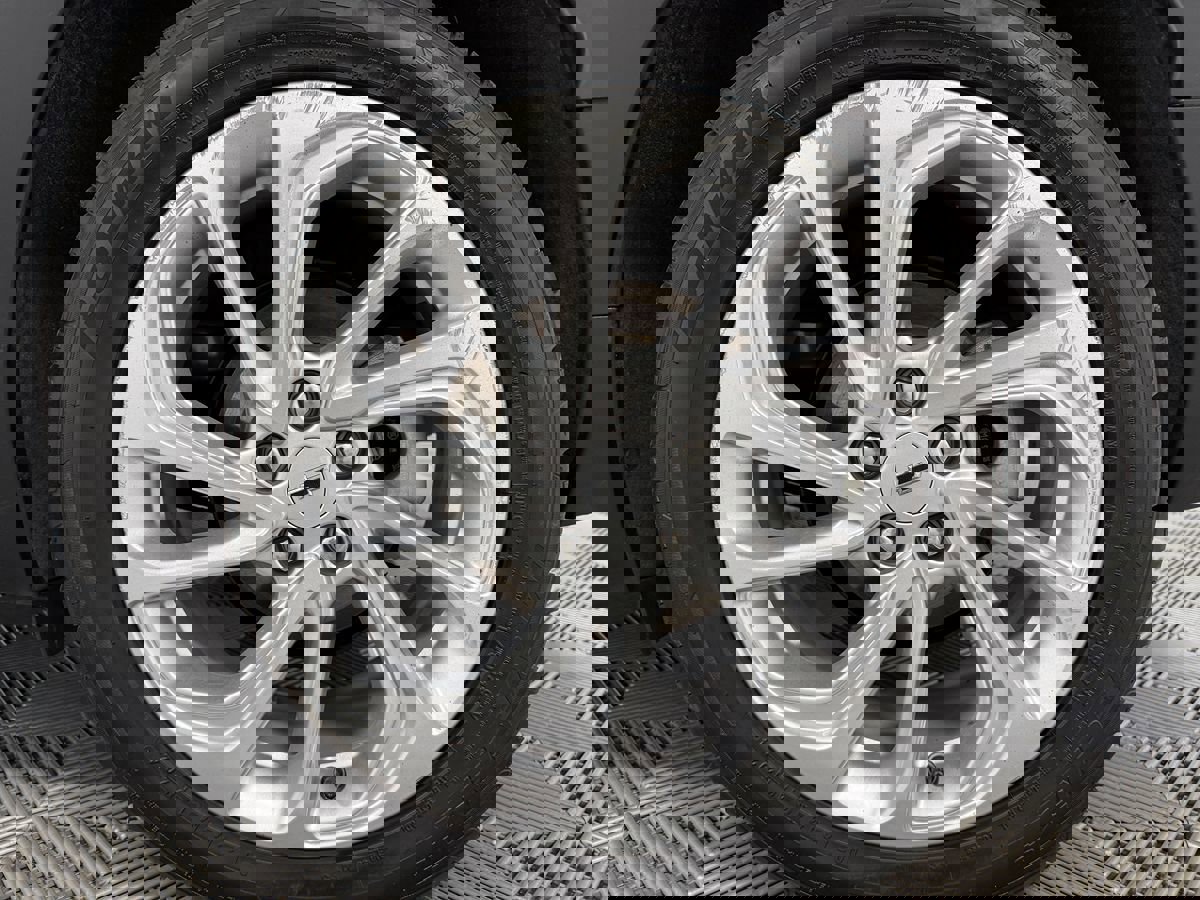 Used 2023 Chevrolet Bolt EUV LT image 28