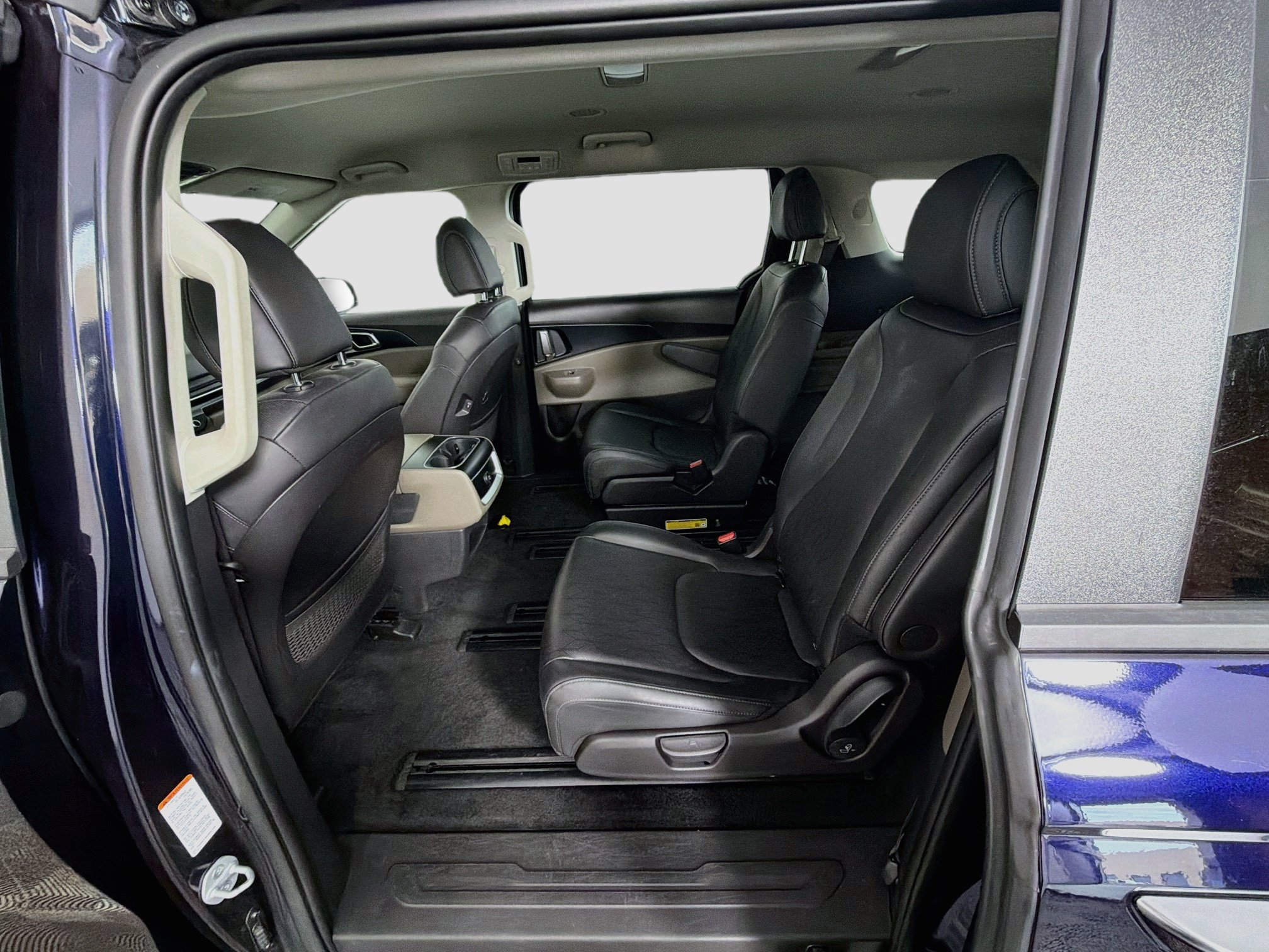 Used 2026 Kia Carnival FWD image 29