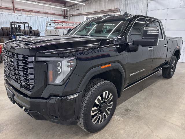 Used 2025 GMC Sierra 2500 Denali Ultimate w/ Max Trailering Package AWD/4WD image 4