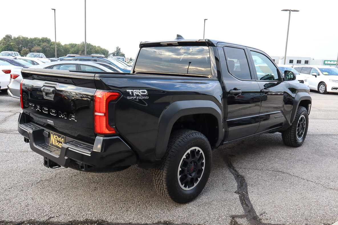 Used 2024 Toyota Tacoma TRD Off-Road image 4