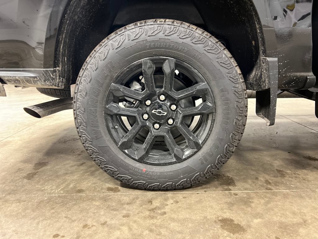 New 2026 Chevrolet Colorado Z71 w/ Midnight Edition AWD/4WD image 9
