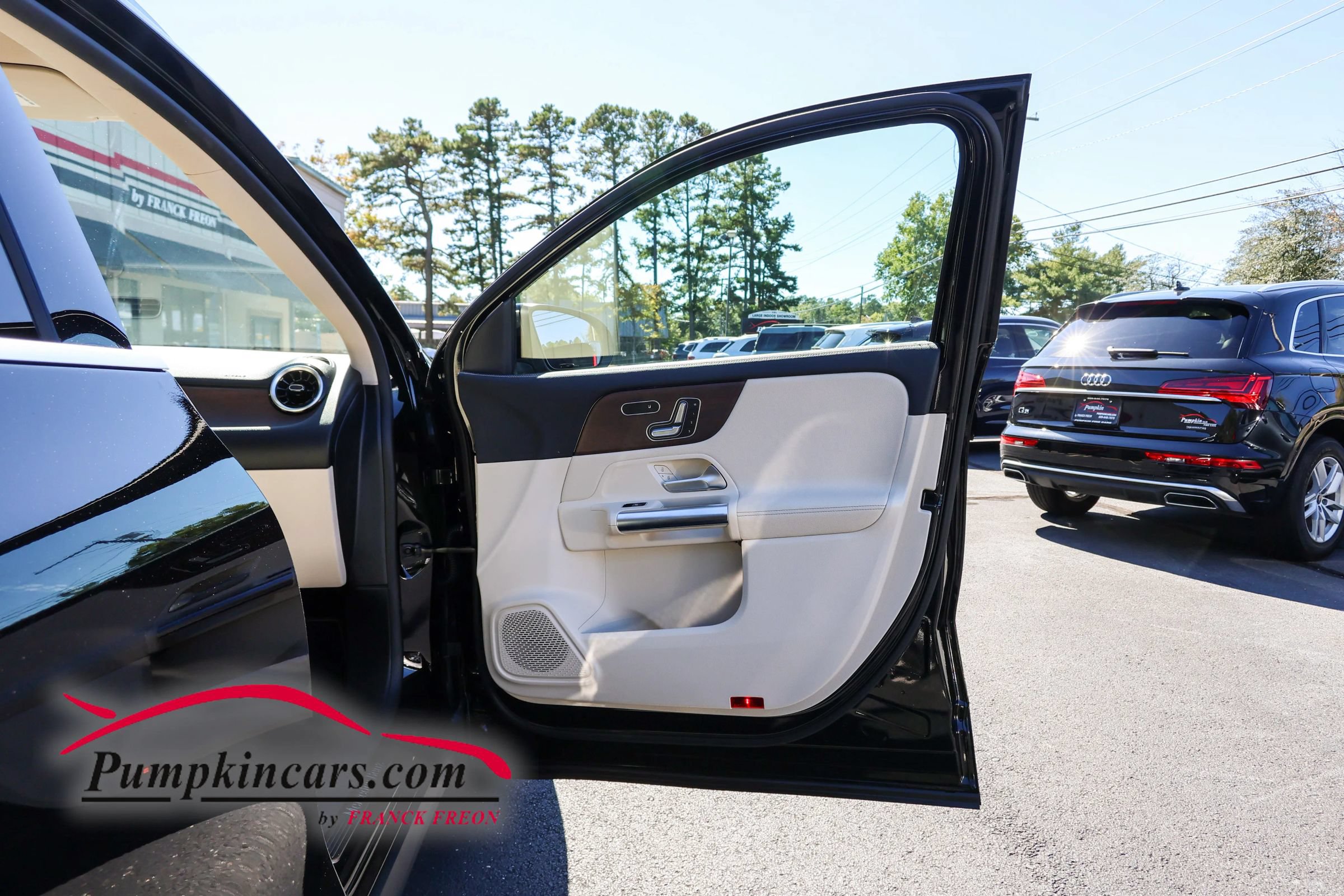 Used 2021 Mercedes-Benz GLA 250 4MATIC w/ Premium Package image 22