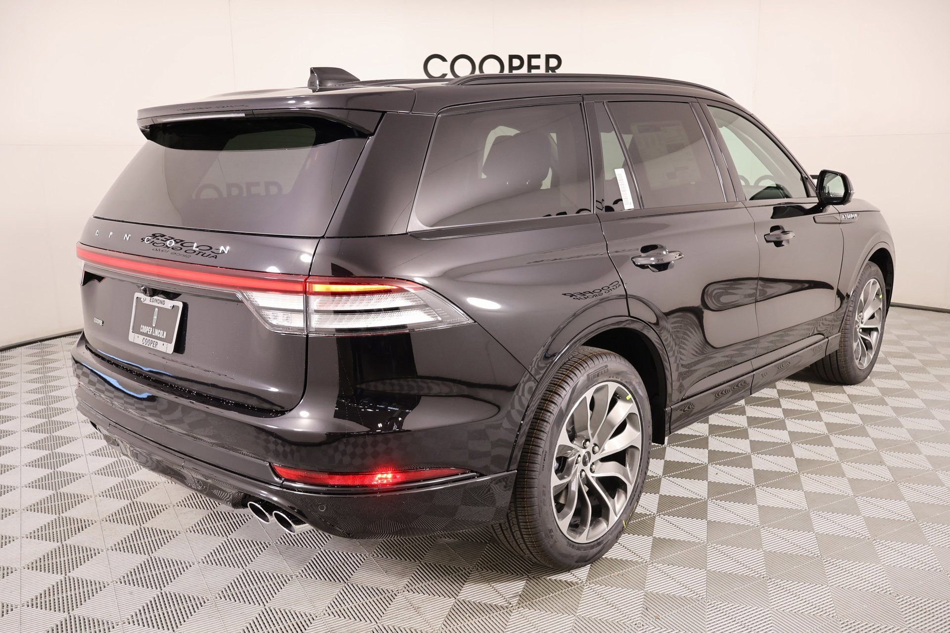 New 2026 Lincoln Aviator AWD w/ Jet Appearance Package image 21