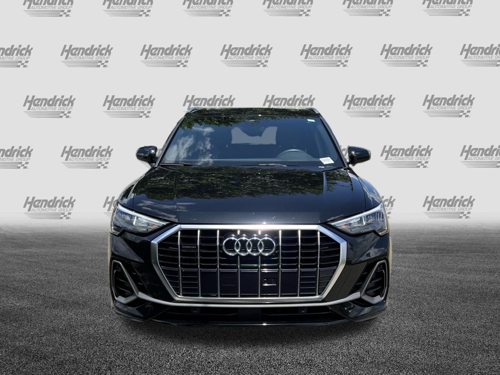 Used 2020 Audi Q3 2.0T Premium w/ Convenience Package AWD/4WD image 3