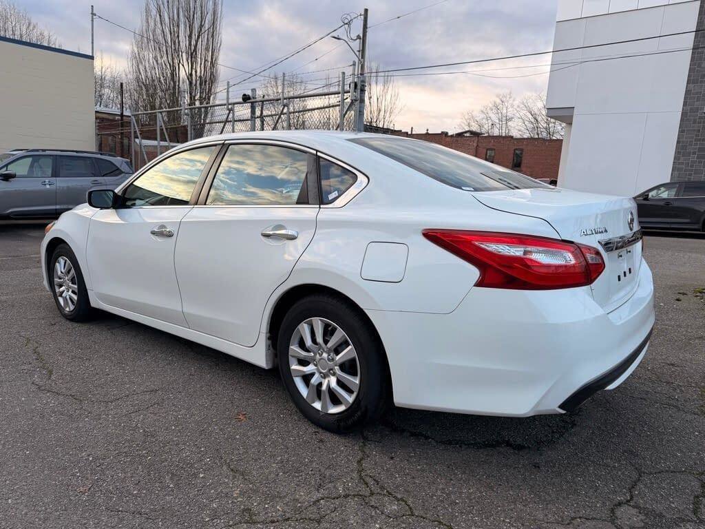 Used 2016 Nissan Altima 2.5 S w/ Power Driver Seat Package image 5