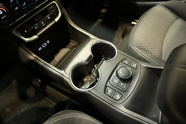 Used 2023 GMC Terrain SLE w/ Driver Convenience Package image 18