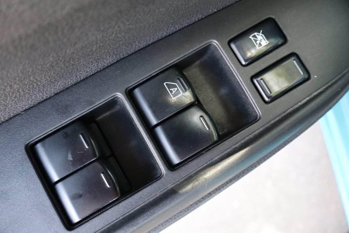 Used 2015 Nissan Versa Note SV FWD image 27