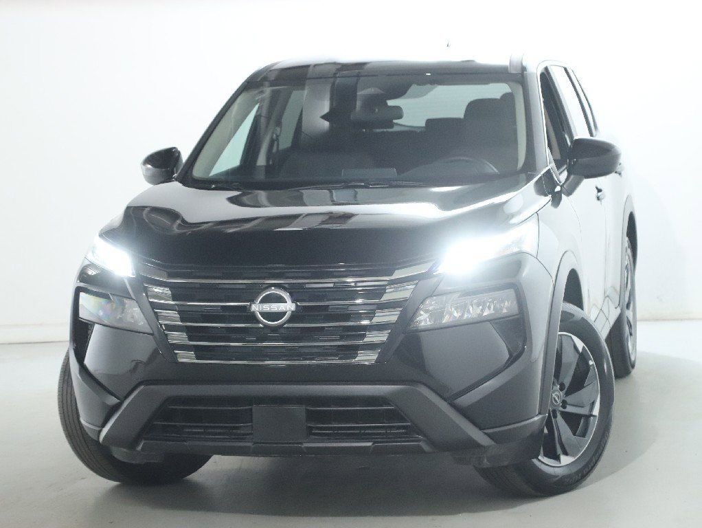 Certified 2025 Nissan Rogue SV image 3