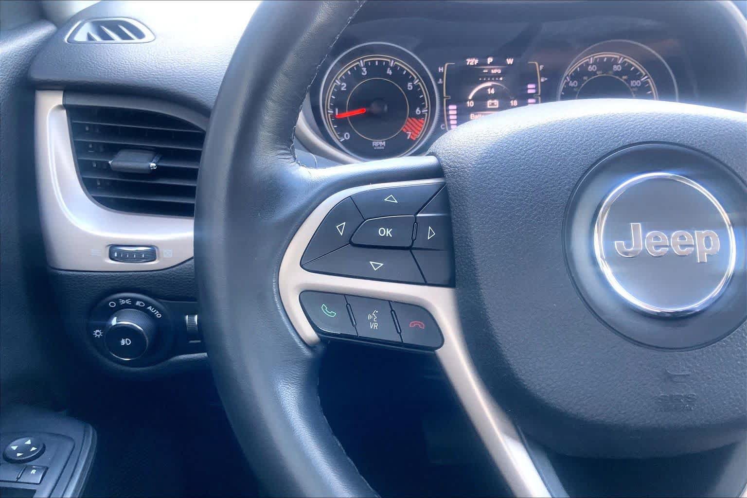 Used 2015 Jeep Cherokee Latitude FWD image 22