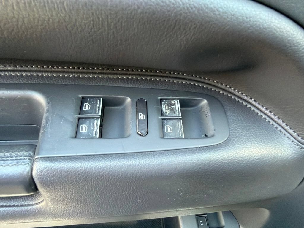 Used 2006 Volkswagen Touareg V10 TDI AWD/4WD image 26