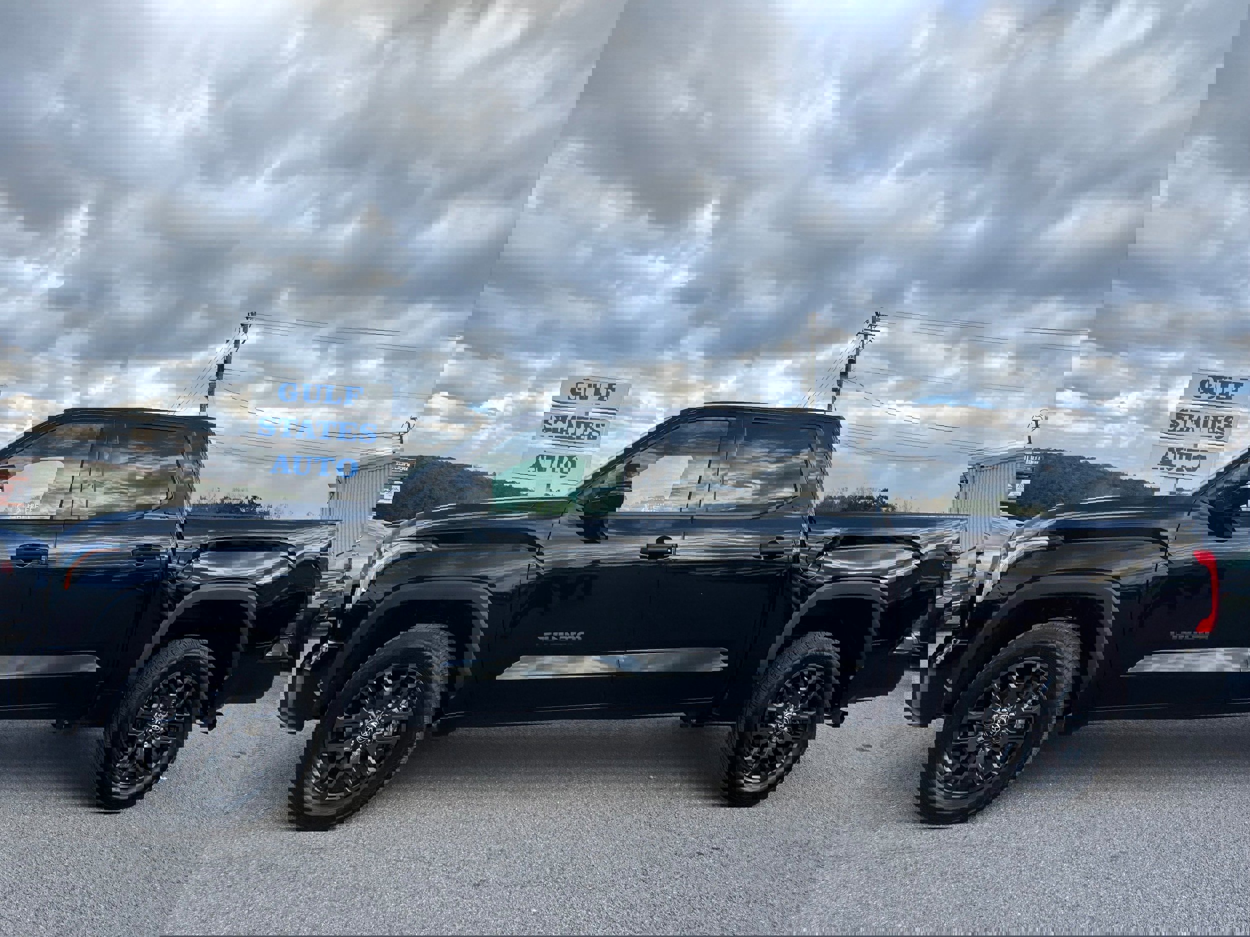 Used 2024 Toyota Tundra SR5 w/ SR5 Convenience Package image 1