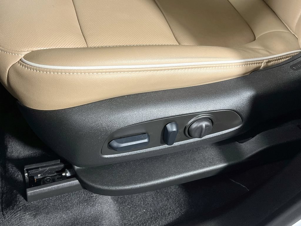 Used 2023 Chevrolet Traverse Premier AWD/4WD image 19