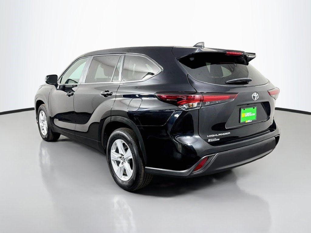 Used 2025 Toyota Highlander LE FWD image 7