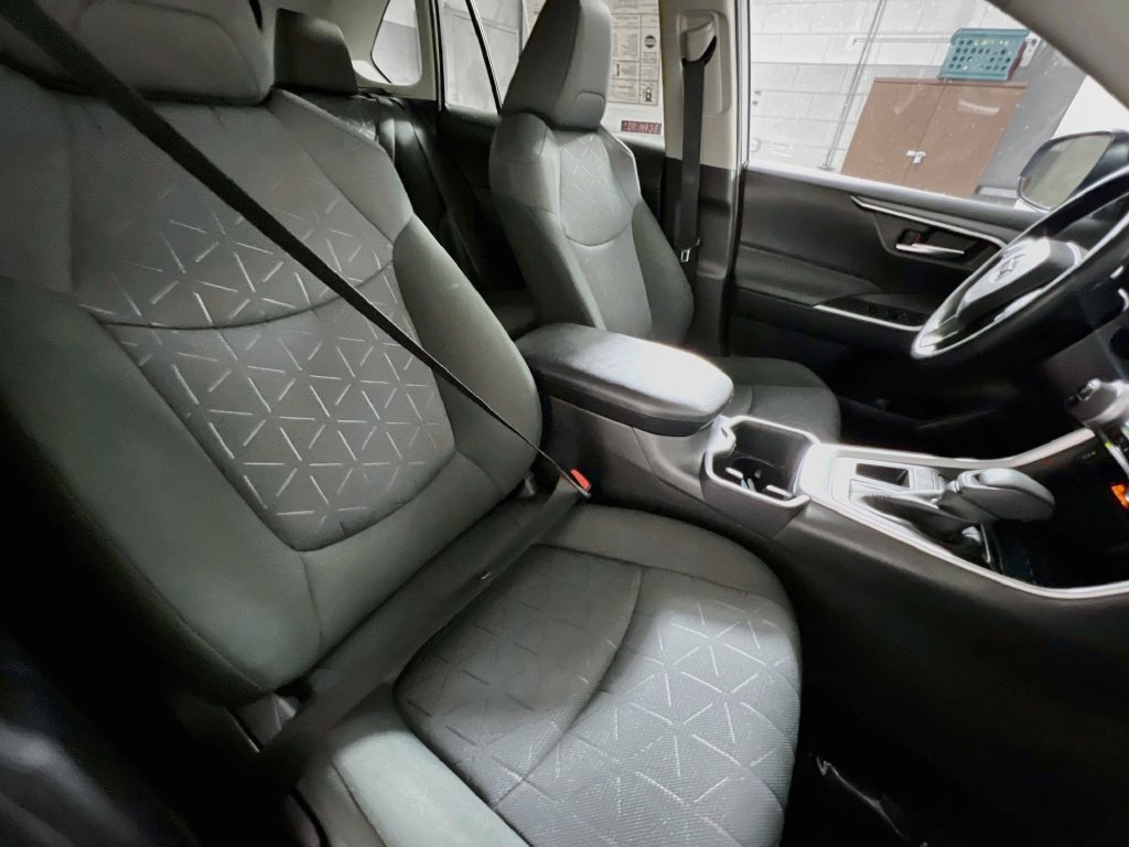 Used 2025 Toyota RAV4 XLE FWD image 28
