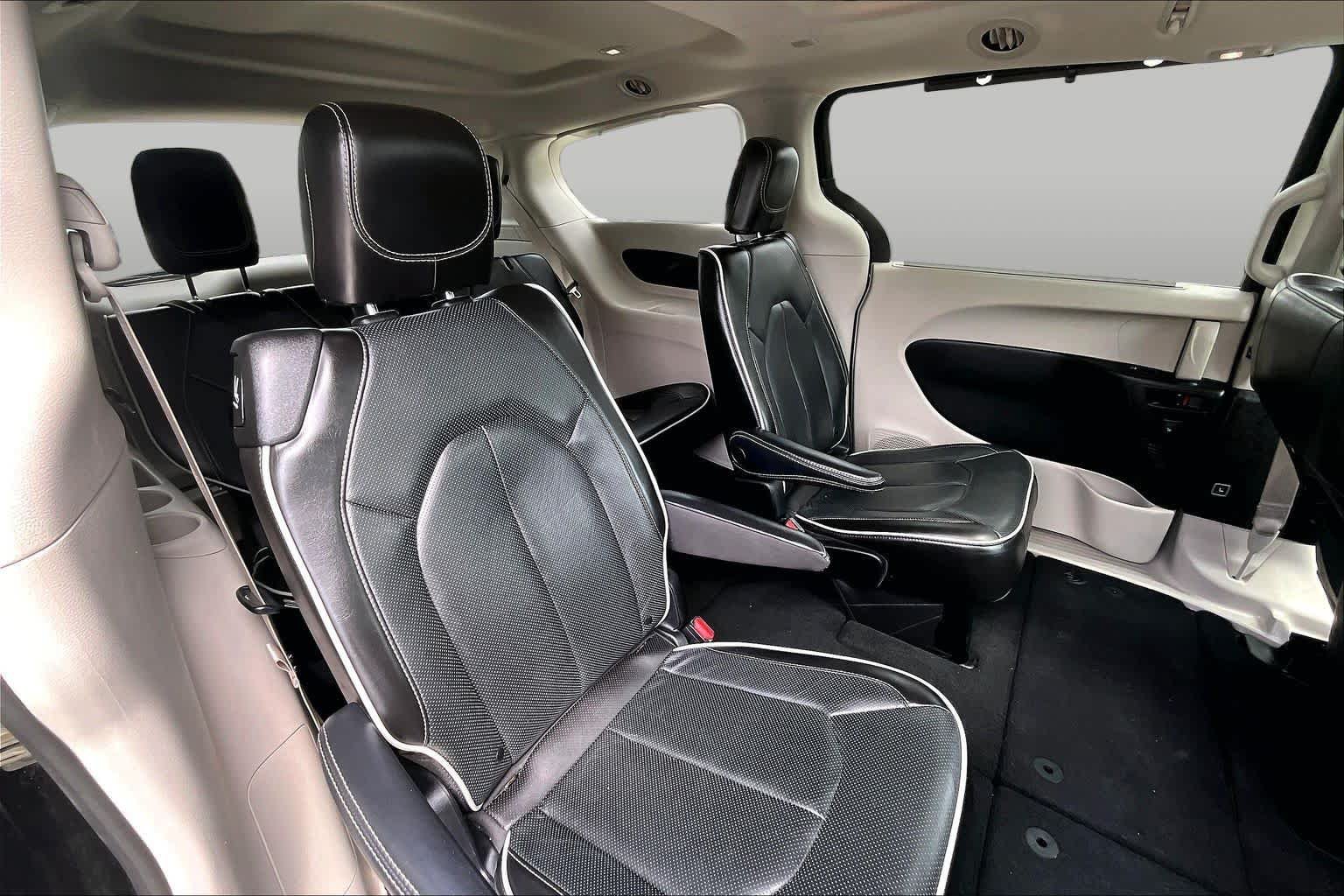 Used 2023 Chrysler Pacifica Limited FWD image 20