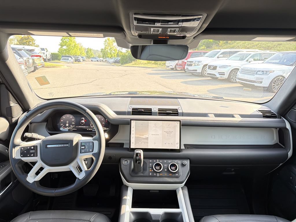 Used 2025 Land Rover Defender 110 X-Dynamic SE AWD/4WD image 17