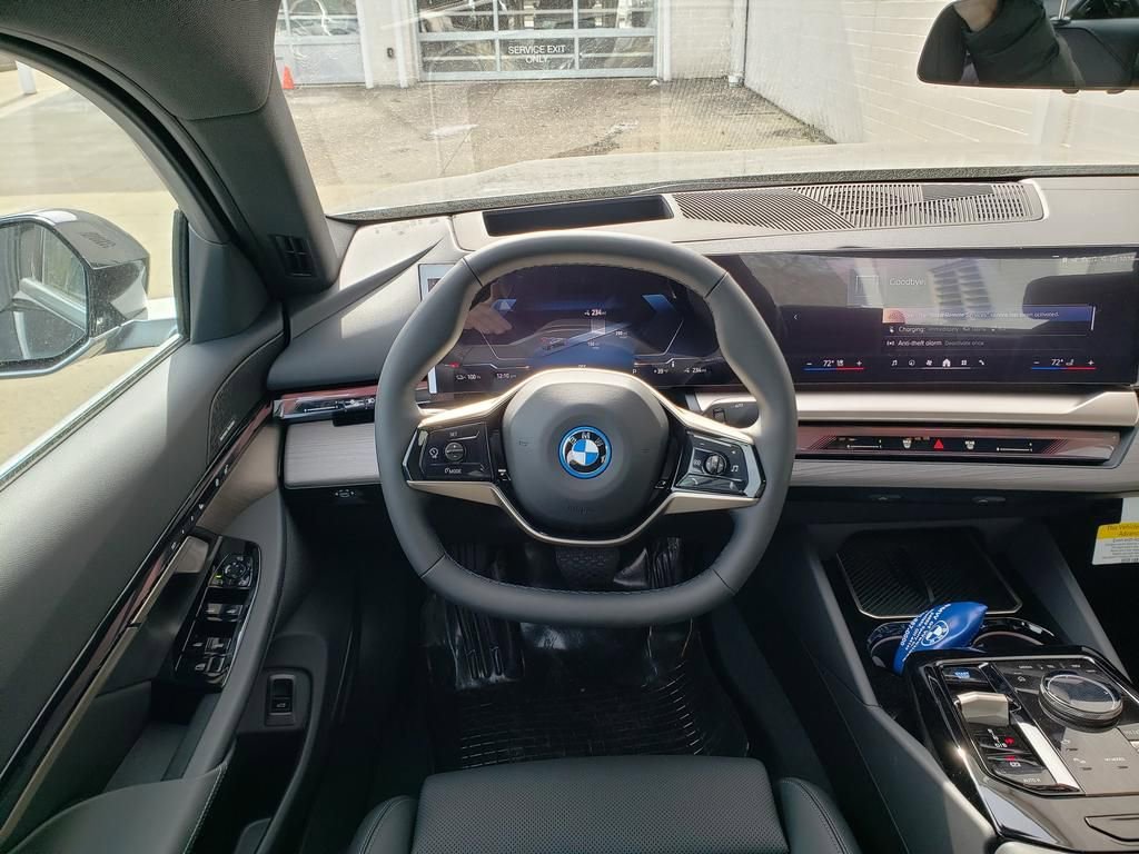 New 2026 BMW i5 eDrive40 AWD/4WD image 9