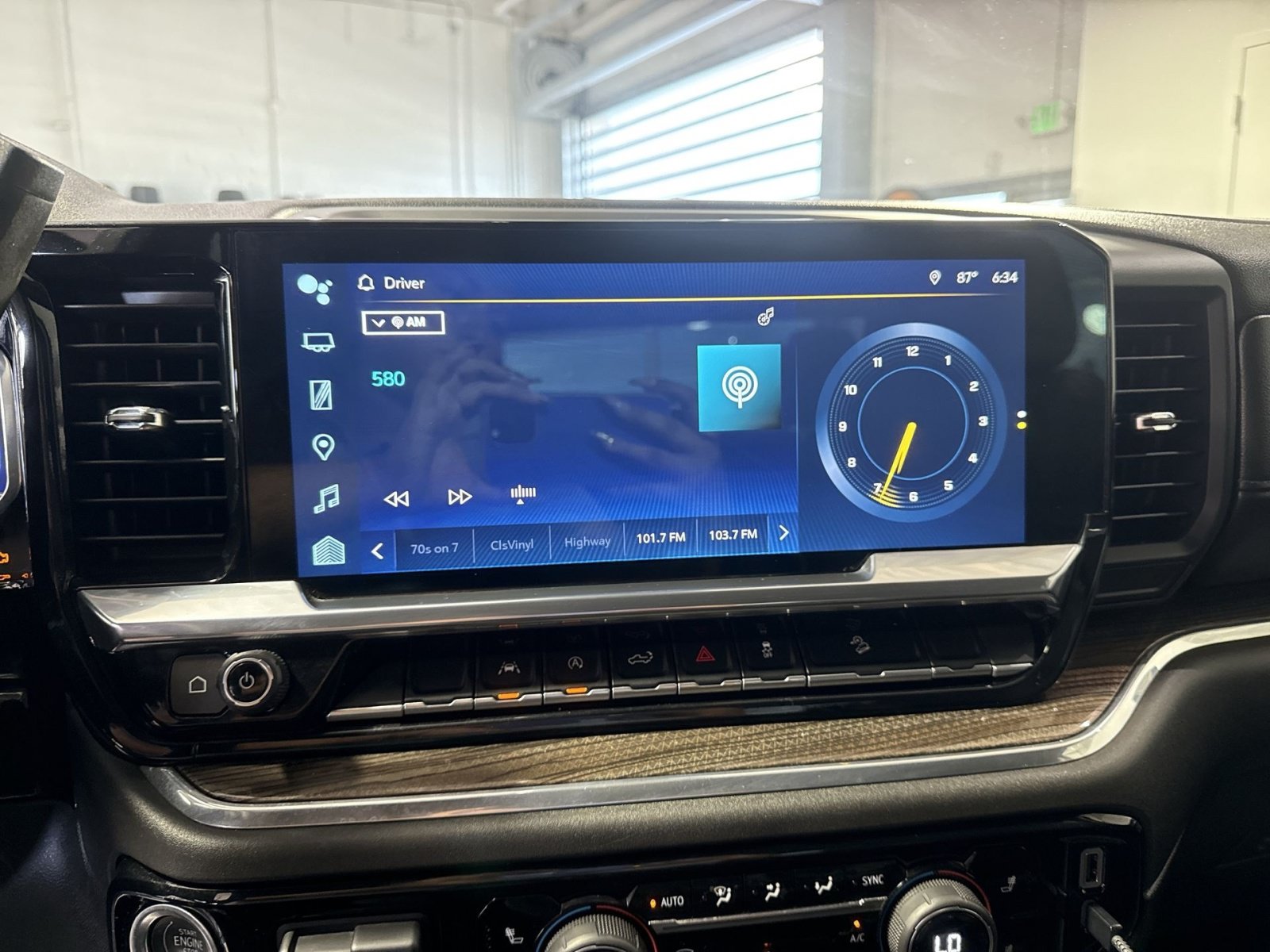 Used 2023 Chevrolet Silverado 1500 LT AWD/4WD image 19