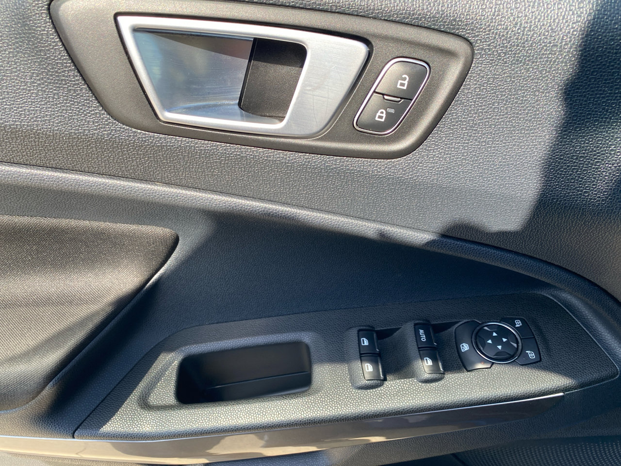 Used 2019 Ford EcoSport SE image 17