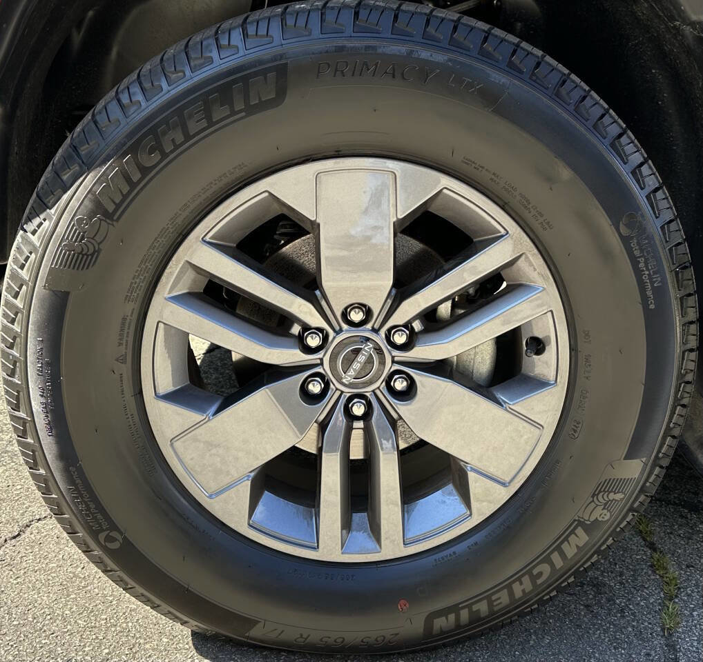 Used 2025 Nissan Frontier SV image 12