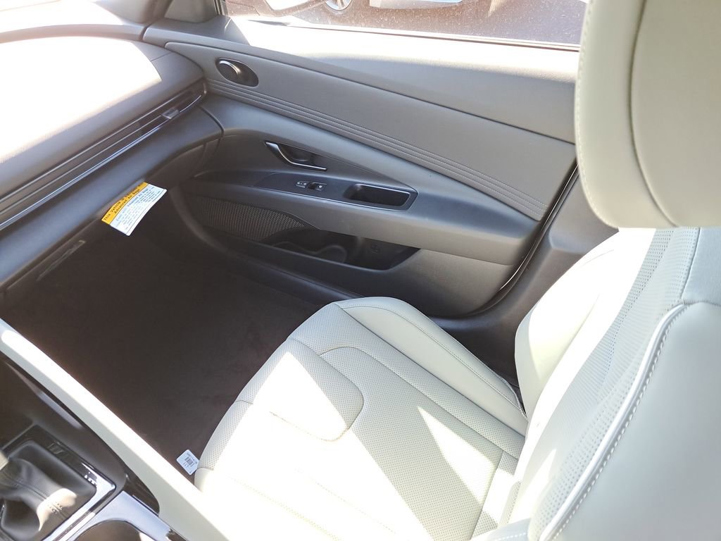 New 2025 Hyundai Elantra Limited image 12