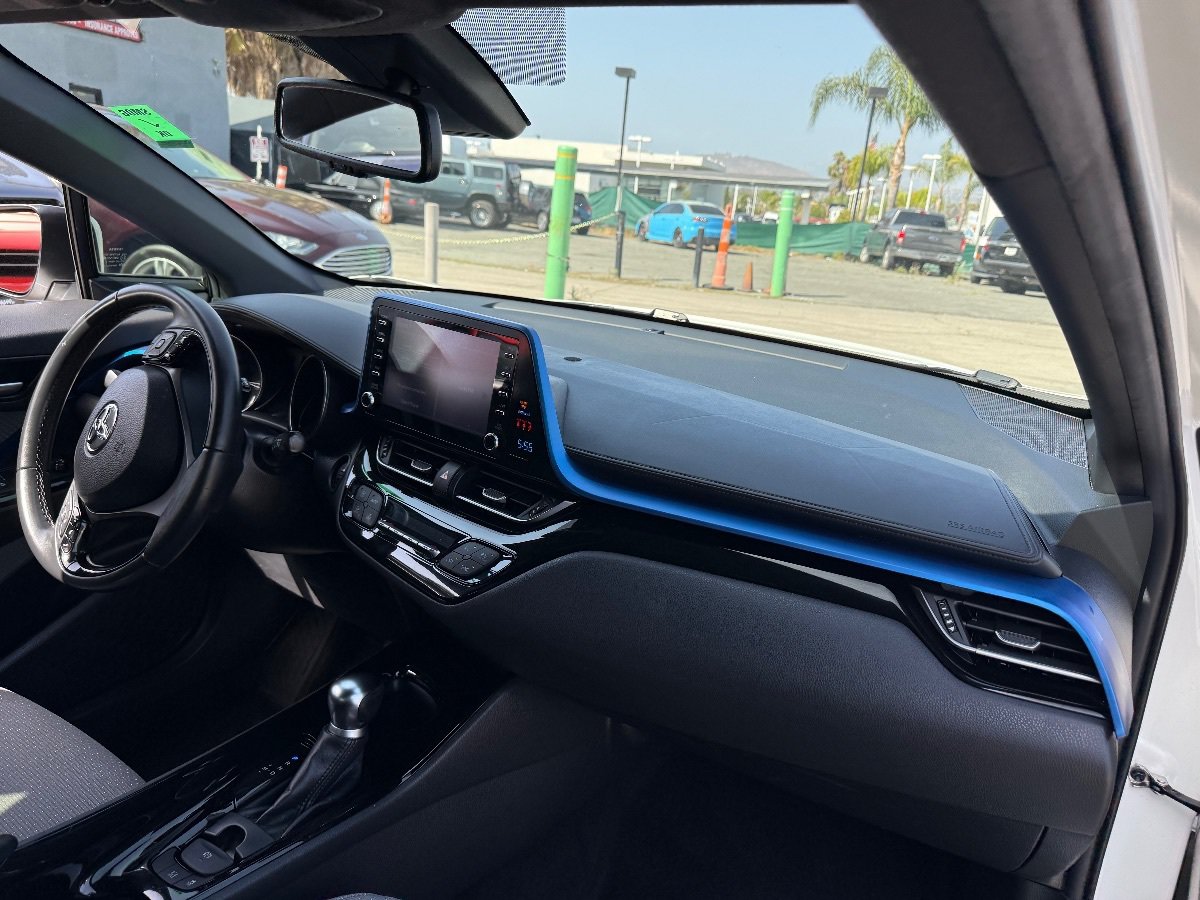 Used 2019 Toyota C-HR XLE FWD image 17