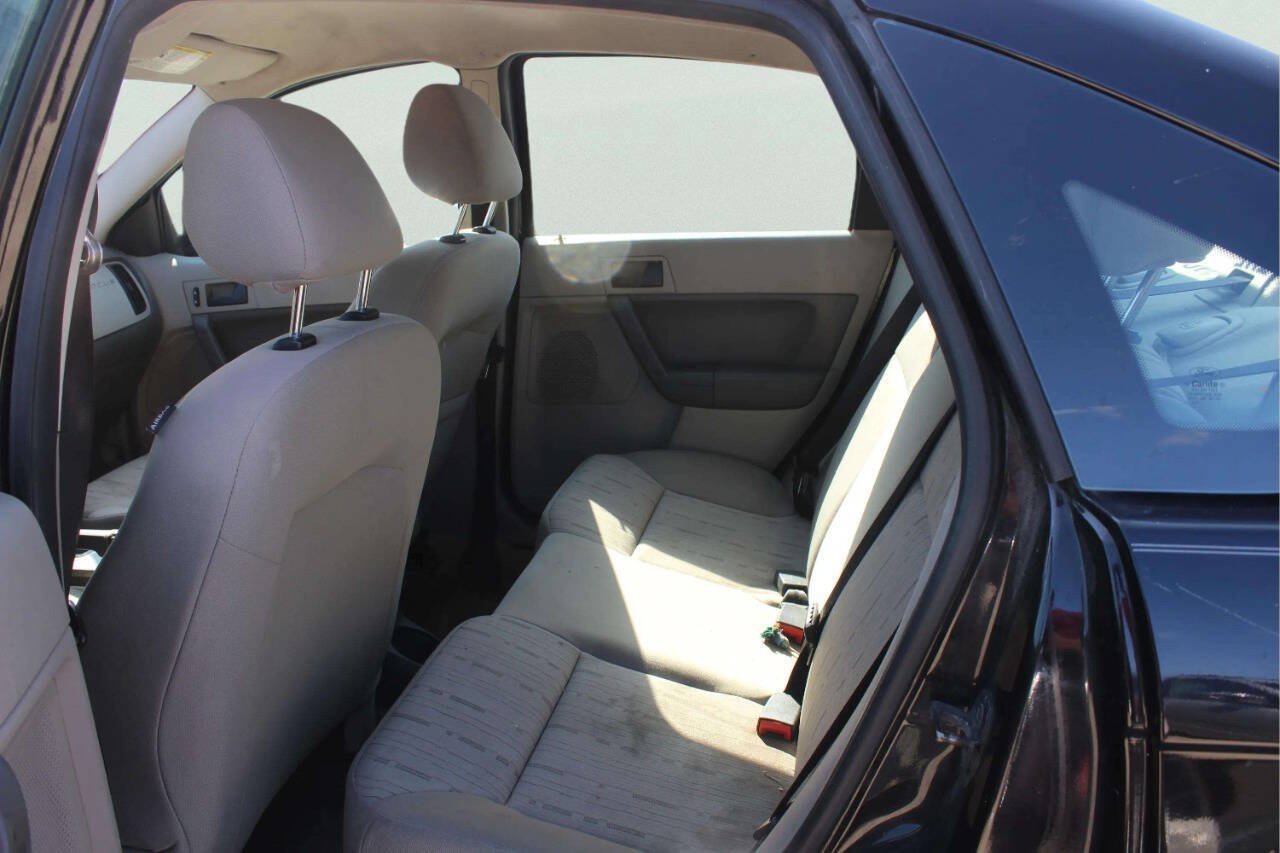 Used 2009 Ford Focus SE FWD image 5