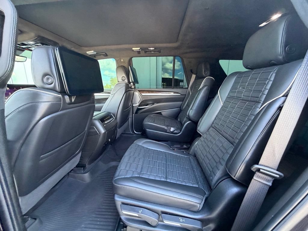 Used 2026 Cadillac Escalade Platinum Sport w/ LPO, ONYX Package AWD/4WD image 19