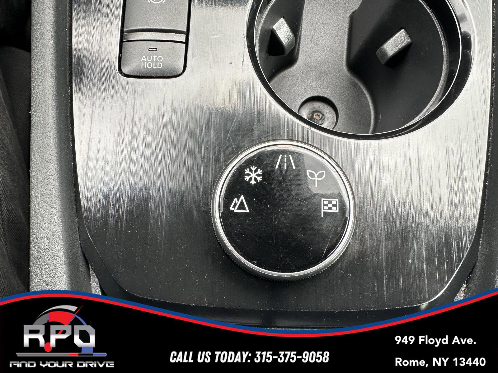 Used 2024 Nissan Rogue S image 27