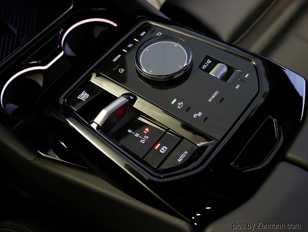 New 2026 BMW 530i xDrive w/ M Sport Package image 25