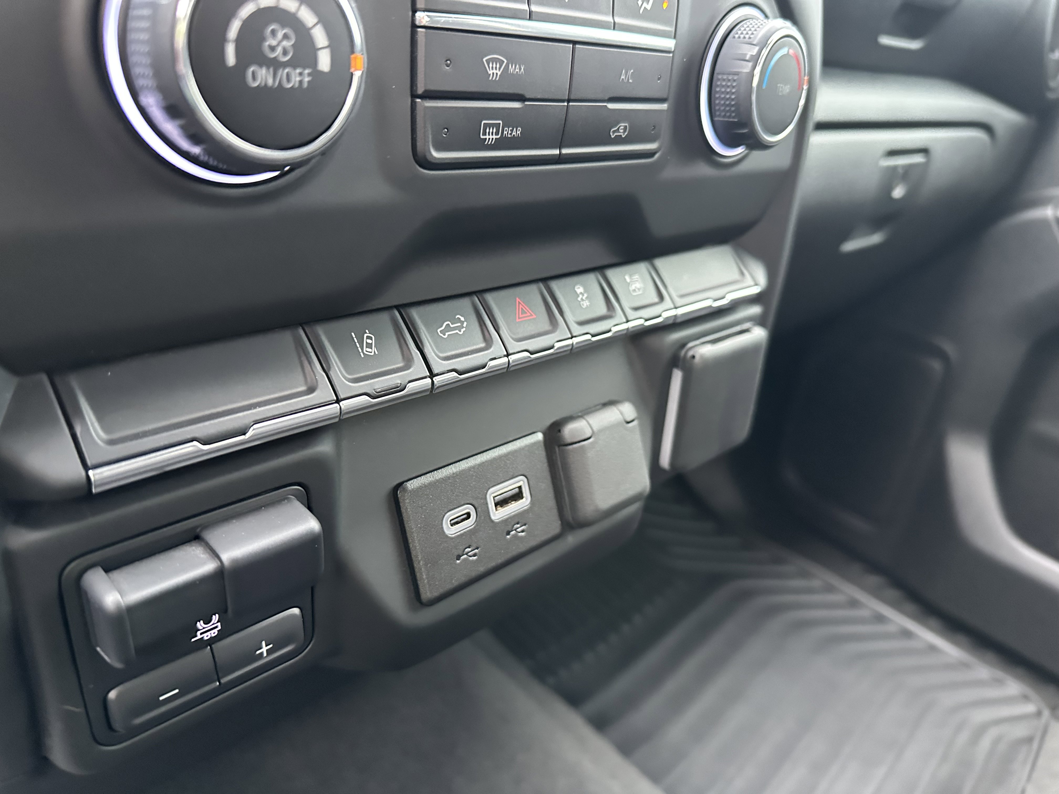 Certified 2024 Chevrolet Silverado 2500 Custom w/ Custom Convenience Package image 19