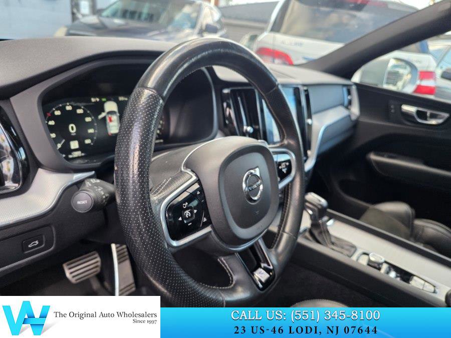 Used 2018 Volvo XC60 T6 R-Design w/ Convenience Package image 12