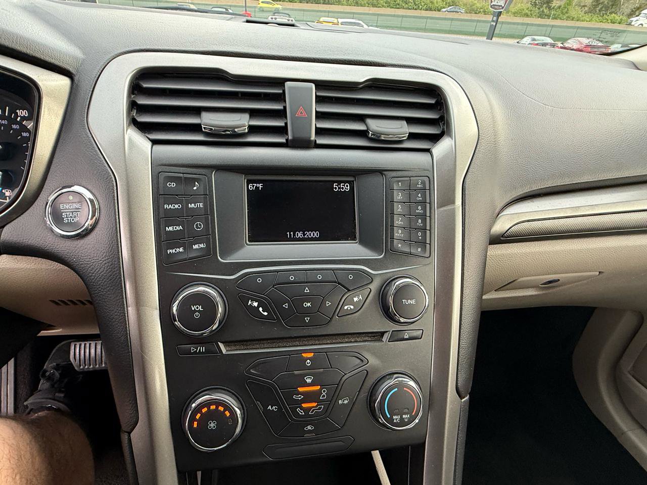 Used 2017 Ford Fusion SE image 21